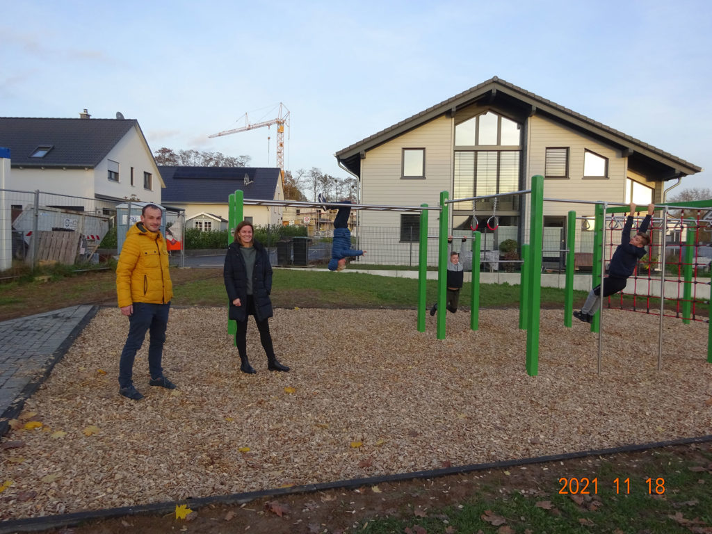Neues Spielgerät für den Spielplatz im Wohngebiet Rötzinghofen