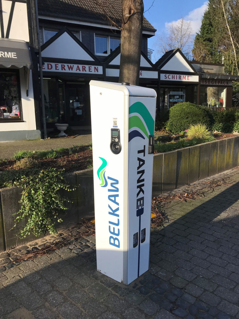 BELKAW nimmt neue E-Ladestation am Marktplatz Burscheid in Betrieb